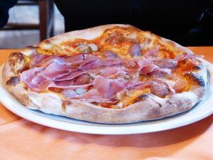 Jamon serrano en pizza