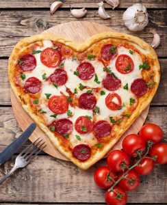 Comparte tu pizza con amor y peperoni